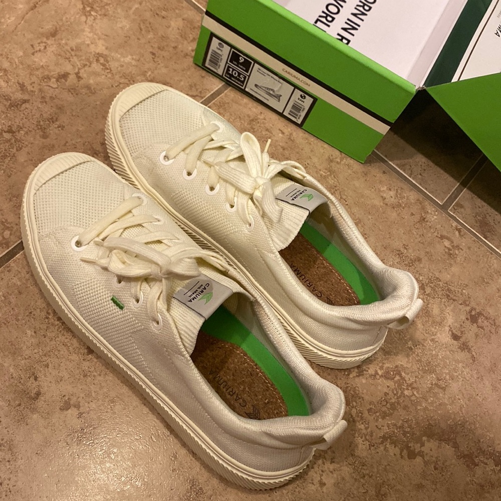 Cariuma, IBI Low Off White Knit Sneaker, Size 9, eco-friendly